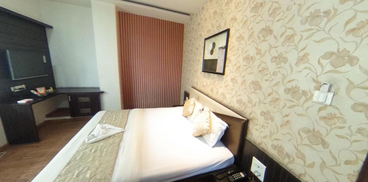 Hotel Pink Pearl Raigarh Exterior foto